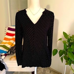 Vending old navy blue top with white print